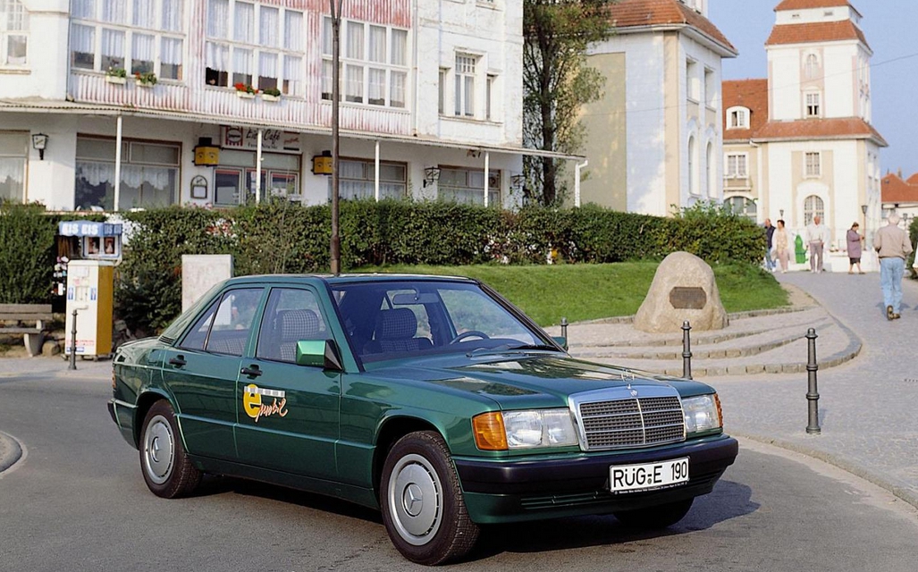 Antigos Veículos Elétricos da Mercedes S123 W201 W202 Screenshot_836