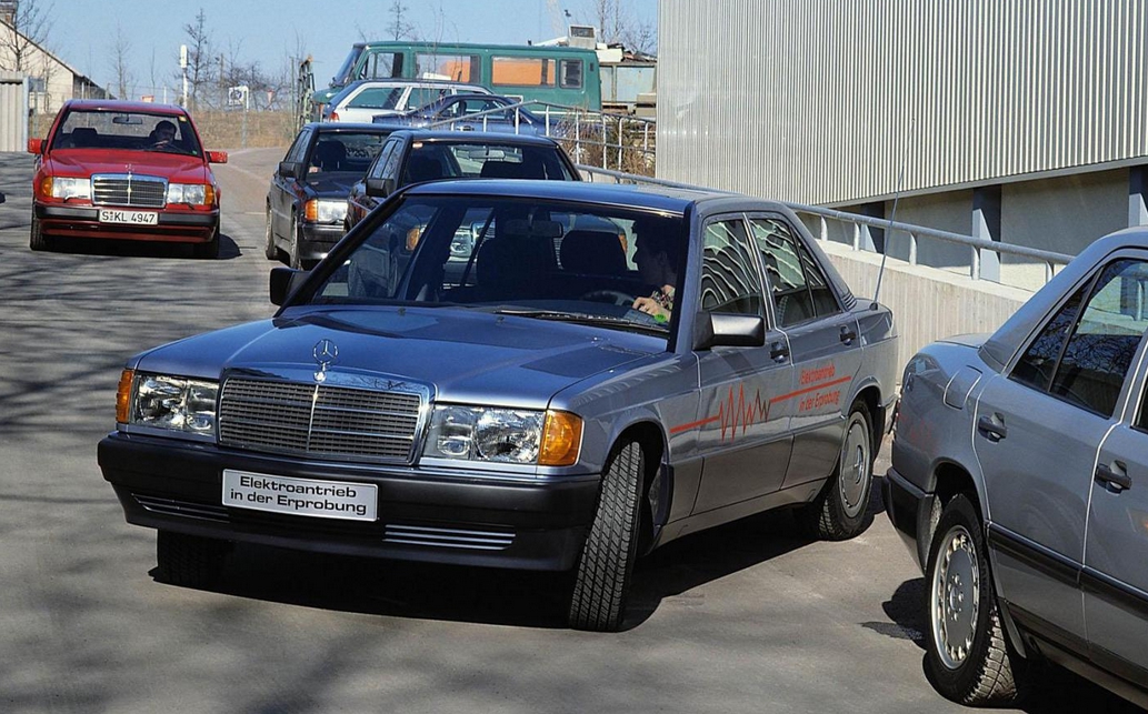 Antigos Veículos Elétricos da Mercedes S123 W201 W202 Screenshot_837