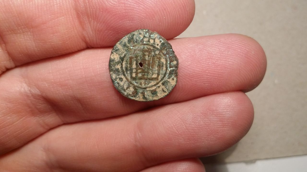 Dinero de pepion de Alfonso X de castilla 1252-1284 Burgos. Maravedi_prieto_a