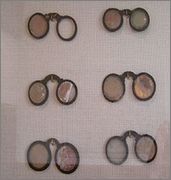 100 pesetas 1900 - Quevedo 220px_Wartburg_16century_glasses