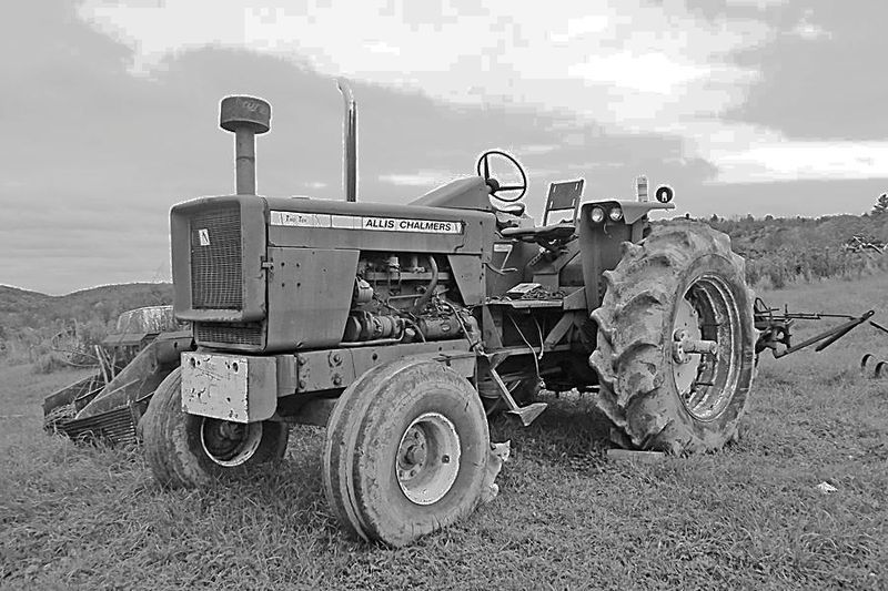 Hilo de tractores antiguos. - Página 26 ALLIS_CHALMERS_210