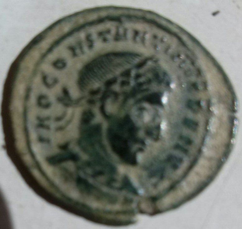 AE3 de Constantino I Magno. SOLI INV-I-CTO COMITI. Ceca Roma. E52edbab_8936_4c15_b6a6_cc101d112af3_2