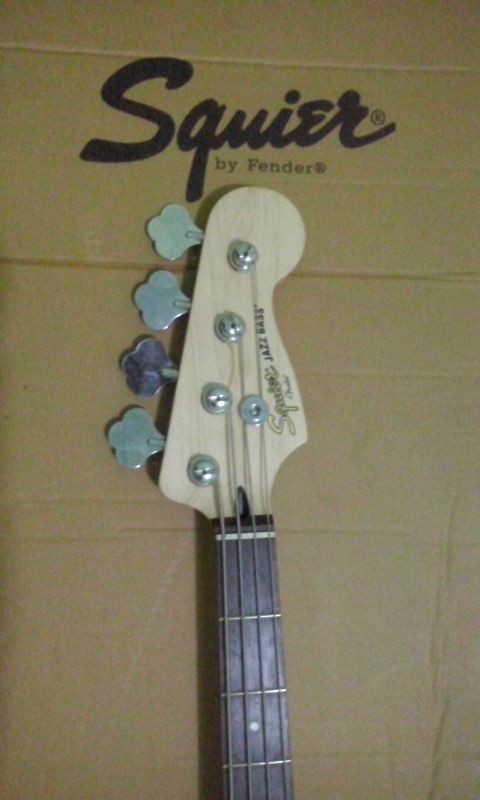 Squier vintage Modified jazzbass 77s Vs. 70s Alt_An_QID3_UOUJivj5zk_XUXGz_CXPi_Dg_ZFgz_Ja_Hbv5saku_M5_T