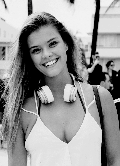 Nina Agdal/ნინა აგდალი - Page 68 Tumblr_nlok32h_SKA1sj04x4o1_500