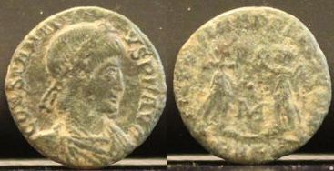 AE4 de Constancio II. VICTORIAE DD AVGGQ NN. Ceca Arlés. Constantius