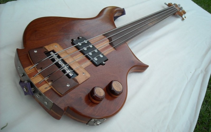 Mostre o fretless mais bonito que você já viu! 280