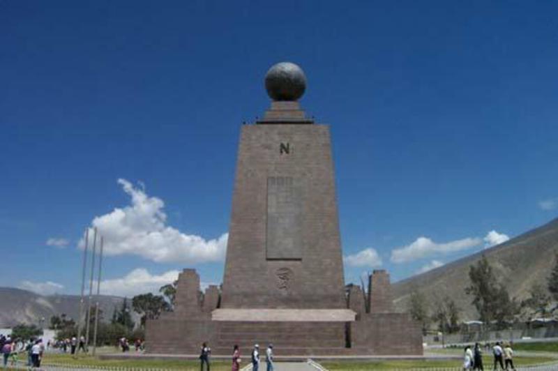 EN LA MITAD DEL MUNDO CENTRO_GEOGRAFICO_MITAD_DEL_MUNDO