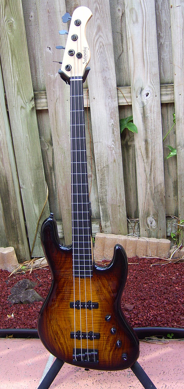 Mostre o fretless mais bonito que você já viu! Sadf_03