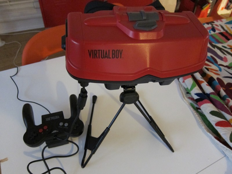 Virtualboy trouvée à Tokyo avec jeux :) Virtualboy