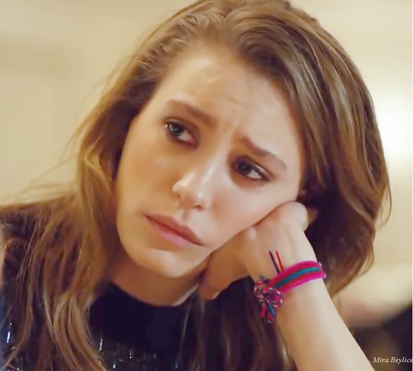 Serenay Sarikaya/სერენაი სარიკაია #22 - Page 31 CFjx82_RW0_AATp_IR