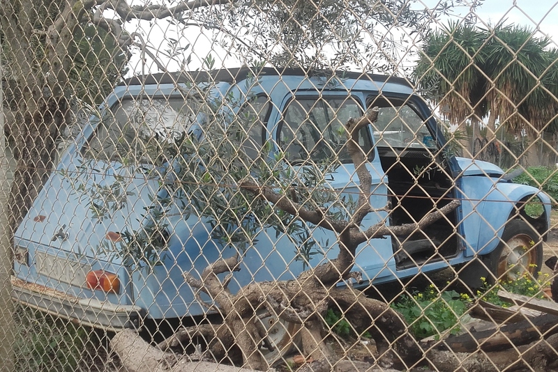 COCHES INTERESANTES,PARADOS Y ABANDONADOS EN HUELVA,BADAJOZ Y PROVINCIA - Página 13 20160114_171701