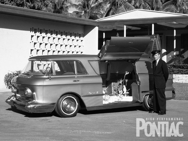 1955 GMC L'Universelle "Concept Truck" Hppp_0309_04_z_1955_gmc_l_universelle_rear_side