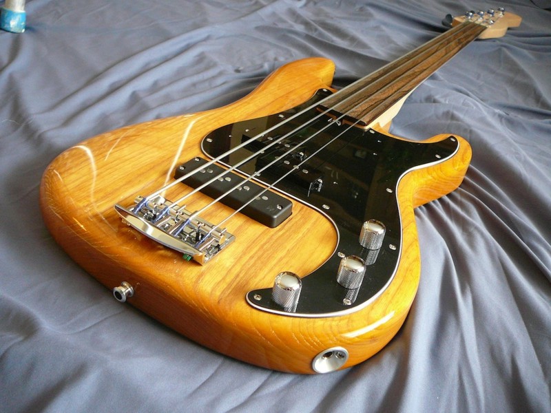 Mostre o fretless mais bonito que você já viu! 540