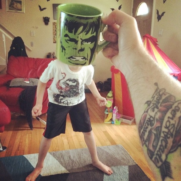 See how to simply use a mug/cup/glass to make you turn into a super hero! Bknint_20150718181429404_0718_17011_001_04p