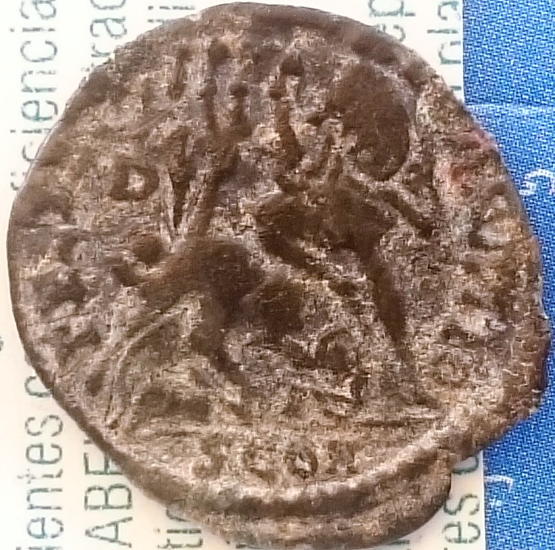 AE3 de Constancio II. FEL TEMP REPARATIO. Soldado romano alanceando a jinete caido. Ceca Arles. DSC_0006