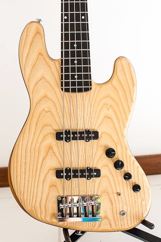 (Vendo) M laghus  jazz bass 5 - preço pra vender logo com frete grátis! Image