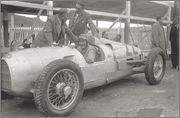 1934 European Grands Prix - Page 3 1934spainstuck_1