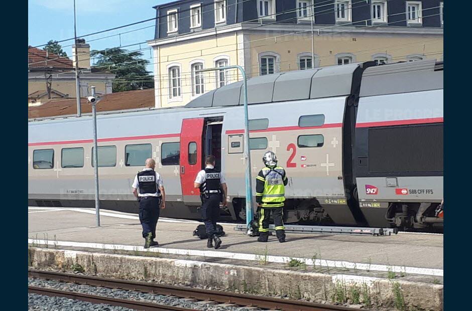 [01] Le TGV prend feu (Bourg en Bresse) 2017-07-07-_TGV-03