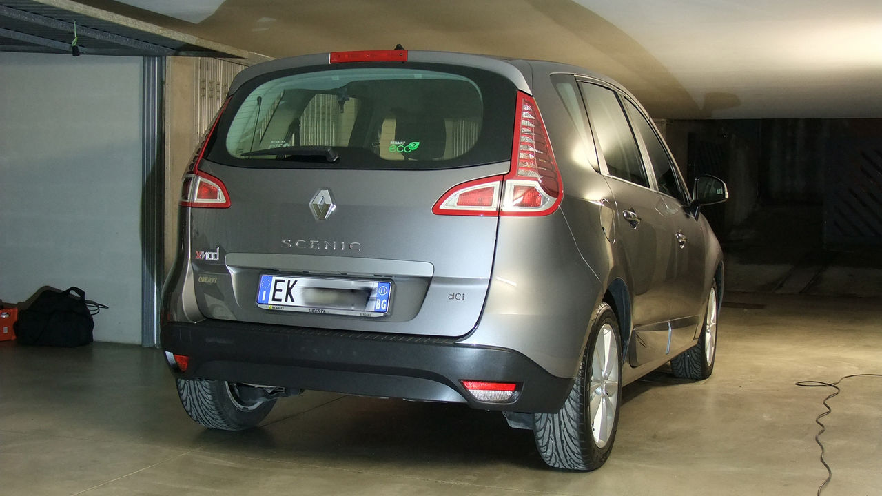 Gerva90 vs. Renault Scénic XMod 2011 Image