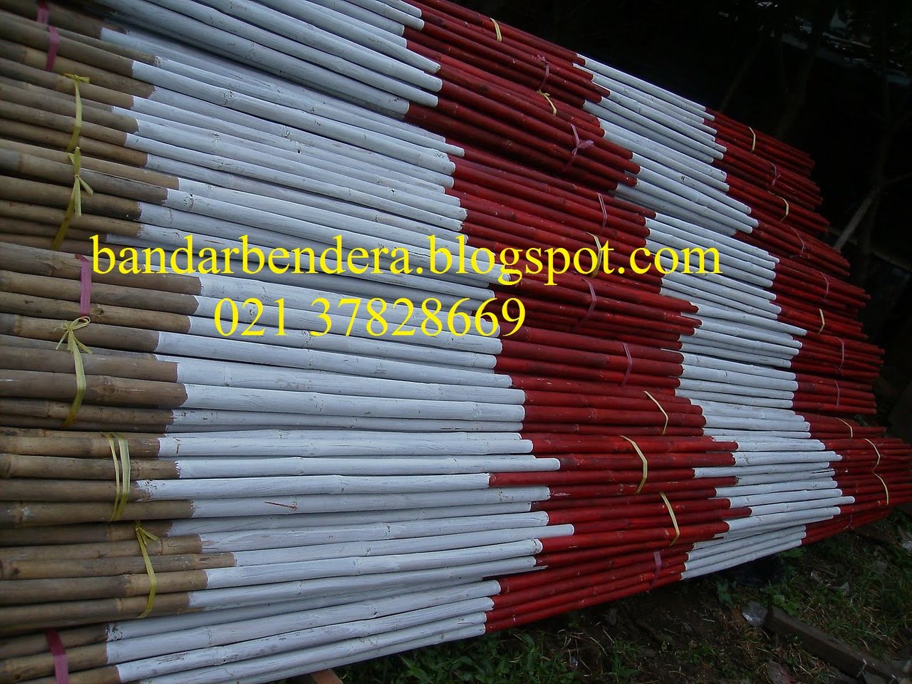 jual benddera safety merah putih umbul umbul Tiang_bendra_bambu