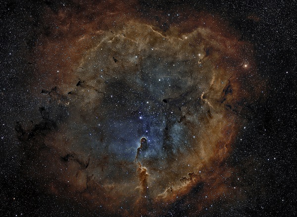 Astronomy Picture of the Day - Σελίδα 9 MOSAIC_IC1396_Ha_SHO_blanco