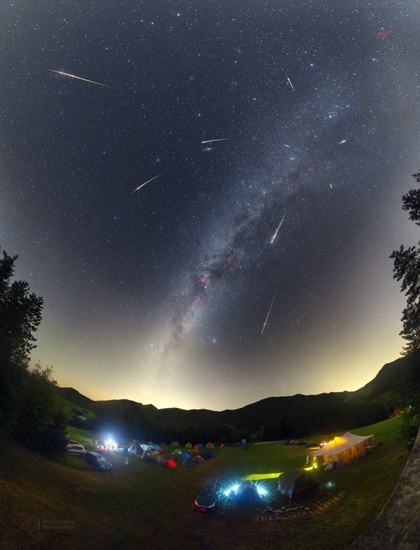 Astronomy Picture of the Day - Σελίδα 10 2016_08_06_Perseids_1310px_Horalek