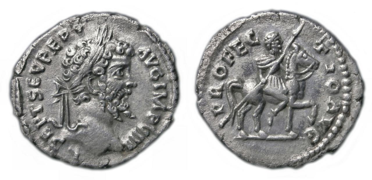 Denario de Septimio Severo. ADVENT AVGG. Emperador a caballo a izq. Ceca Roma. Septimius