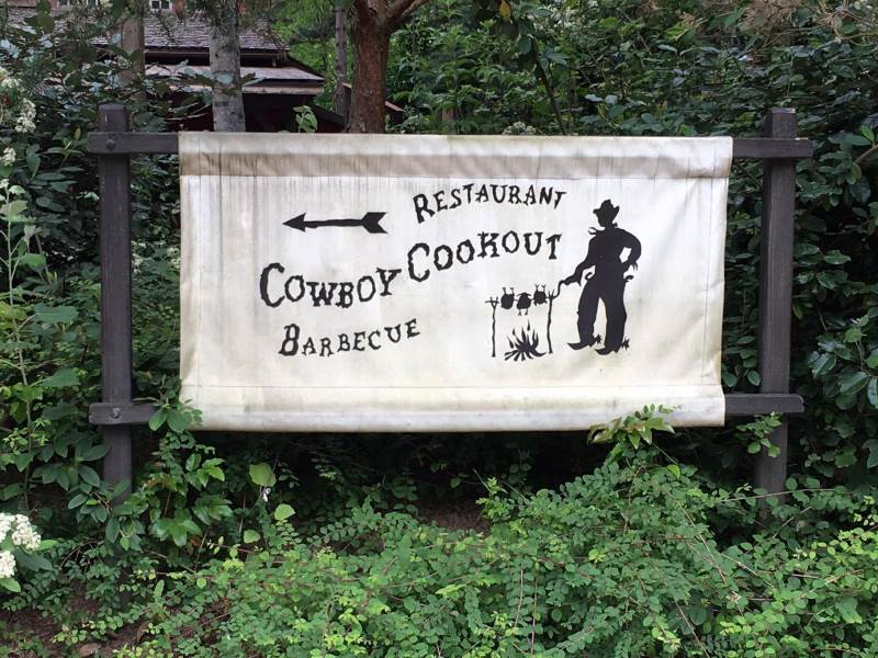 Cowboy Cookout Barbecue (Disneyland Parc)  - Page 2 13528126_488102468046457_2411843140237889227_o