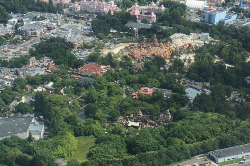 Disneyland vue d'en haut ... - Page 2 13770450_10153593895870964_2677715627163846161_n