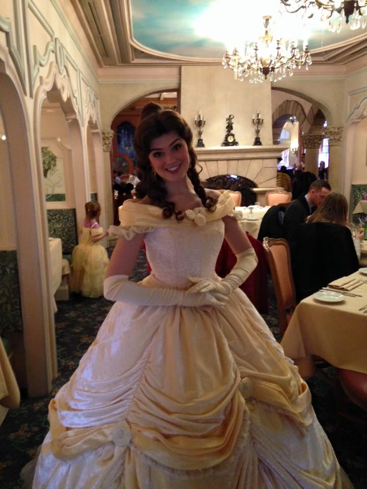 L'Auberge de Cendrillon (Disneyland Parc) - Page 4 12800203_446620412194663_3453657595036219337_n