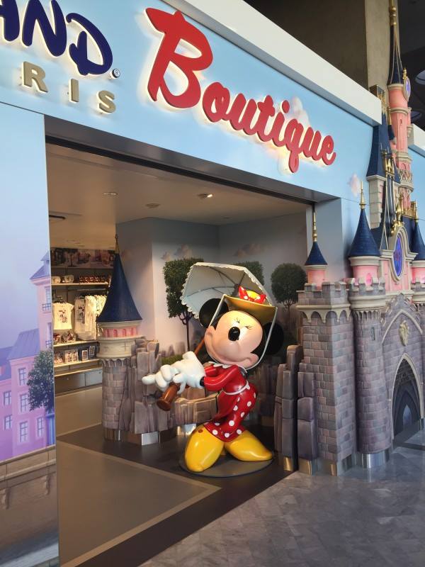 Magasins Disney Store Étrangers et France  - Page 4 1558476_501183163397745_1085232138040859448_n