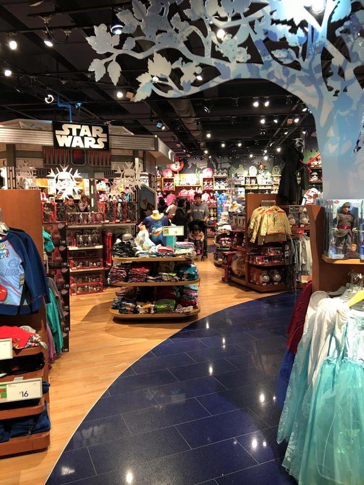 Magasins Disney Store Étrangers et France  - Page 3 11254427_1089294384423396_2274798530164200708_n