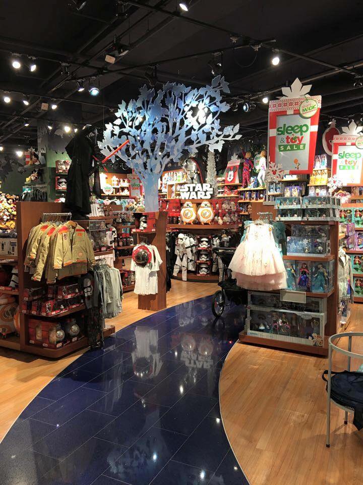 Magasins Disney Store Étrangers et France  - Page 3 12274309_1089294481090053_2203559556750233059_n