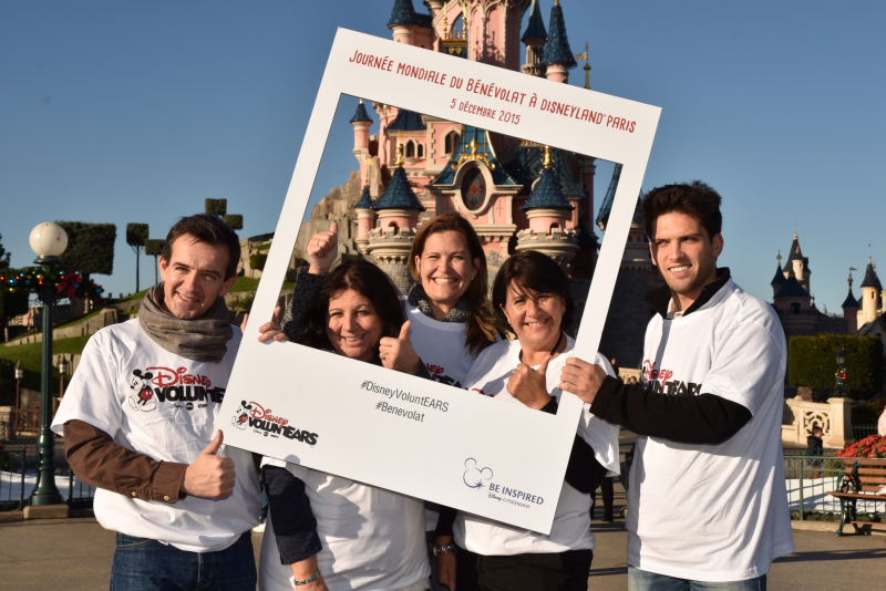 Disney VoluntEARS - Page 6 12314989_10153472400859335_813512333_o