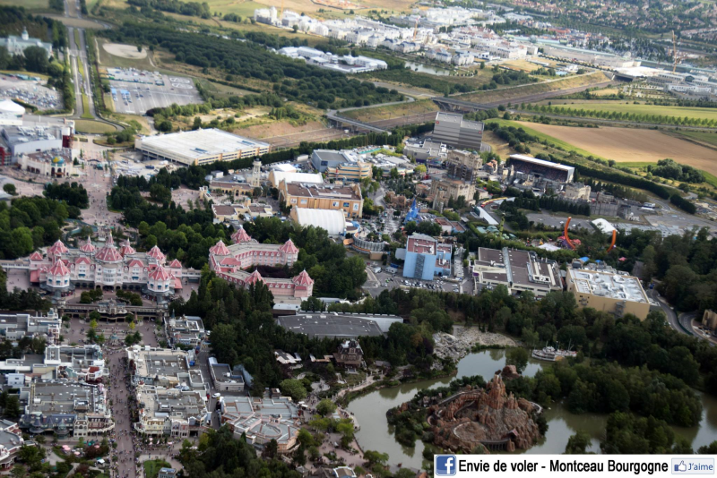 Disneyland vue d'en haut ... 11919132_1201878256505124_2776975130659096471_o