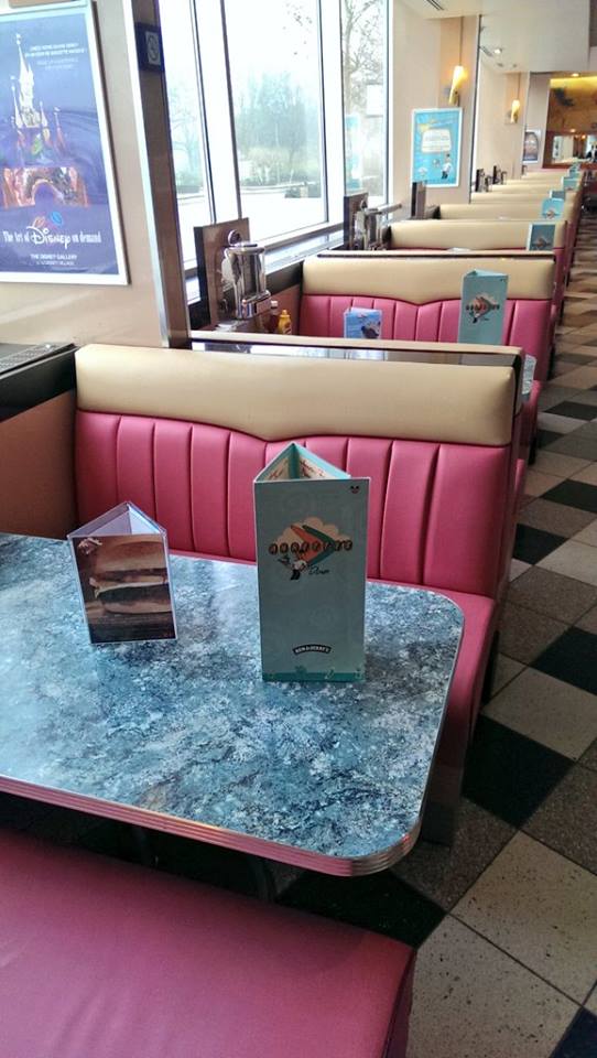 Annette's Diner (Disney Village) - Page 6 12278716_906658779441009_4939915005230526141_n