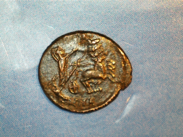AE4 póstumo de Constantino I Magno. Constantino velado dirigiendo cuádriga a dcha. Ceca Heraclea. 2017-03-27_0008_0_X
