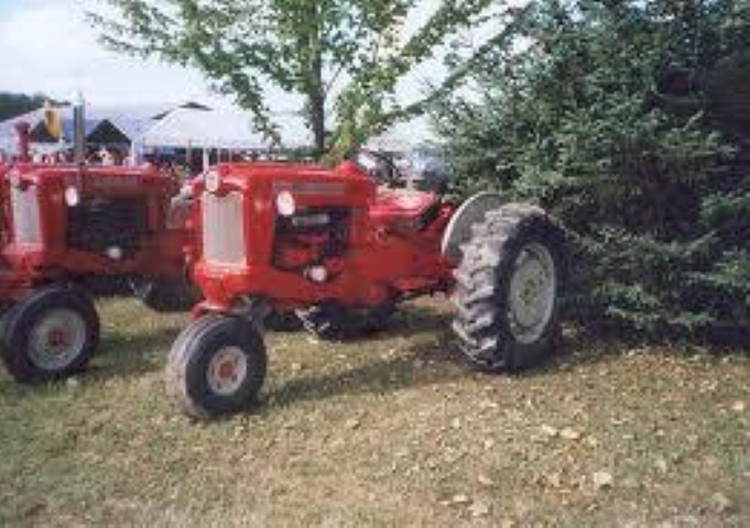 POPURRI DE TRACTORES :  Prehistóricos, Históricos, Pioneros, Clásicos, Posclásicos y modernos - Página 32 FORD_771_Small