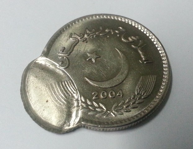 5 rupias de Pakistan 2004 Doble_acu_acion_invertida_5_rupias_2004_pakista