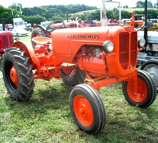 POPURRI DE TRACTORES :  Prehistóricos, Históricos, Pioneros, Clásicos, Posclásicos y modernos - Página 31 ALLIS_CHALMERS_D272