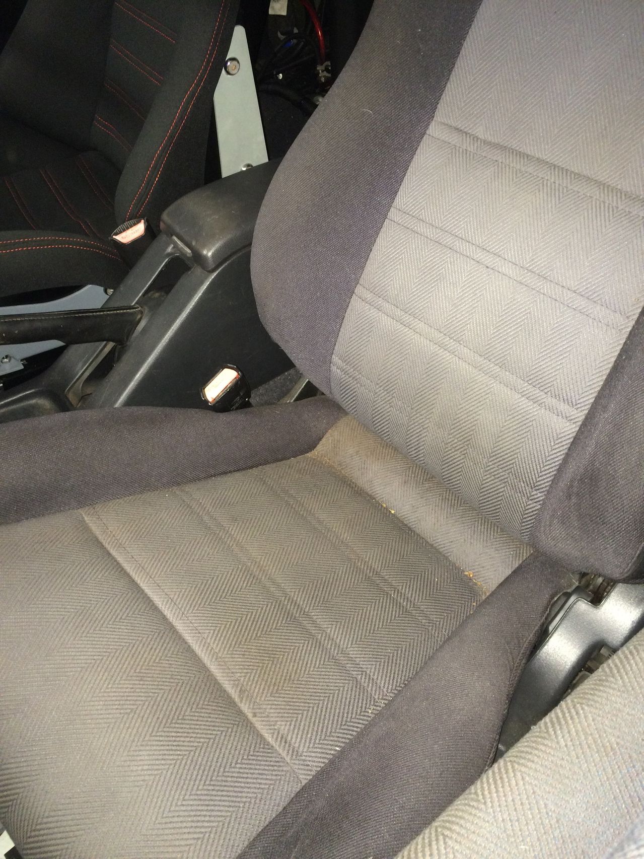 Cleaning seats/ door trims  Image