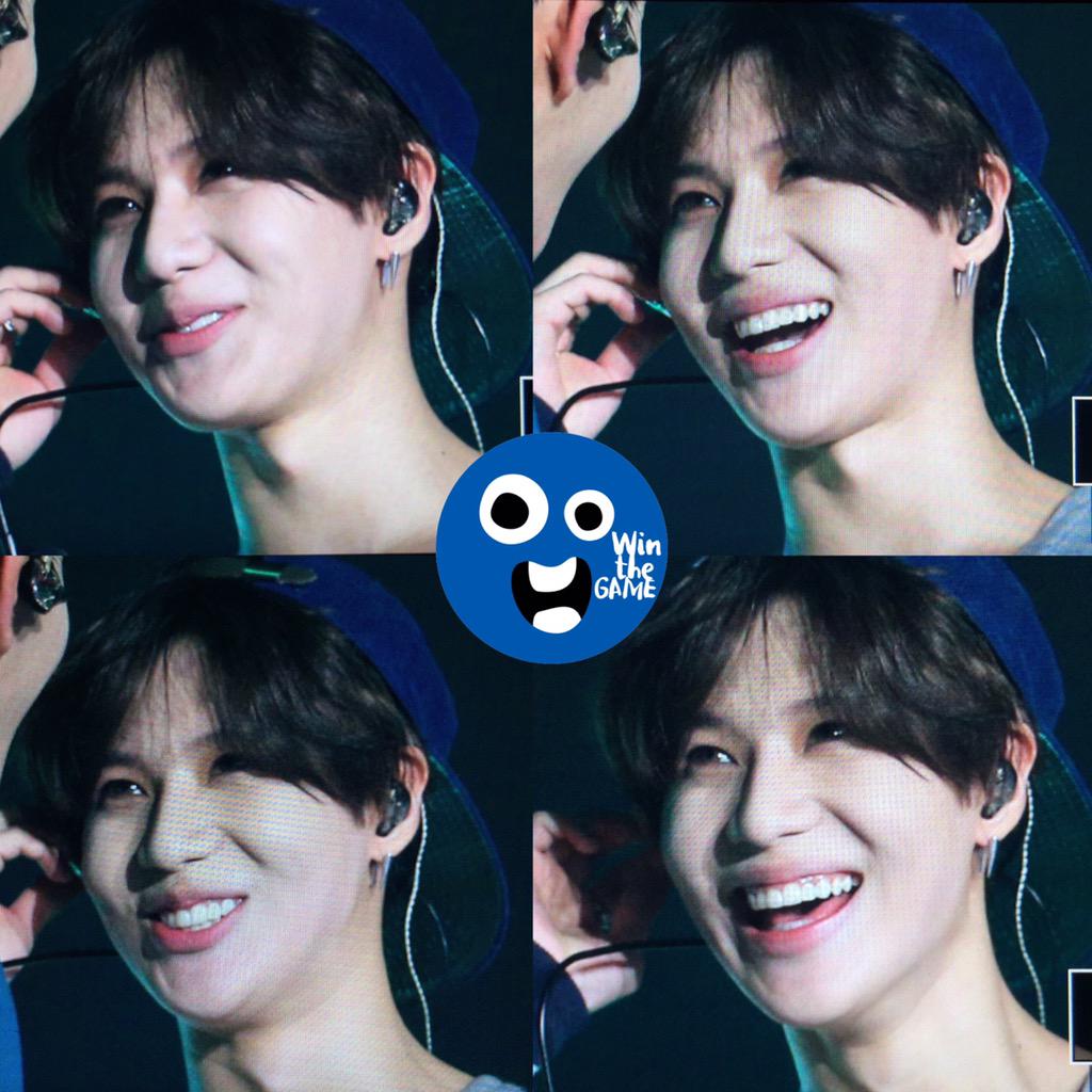 150927 Taemin @ 'SHINee World Concert IV in Bangkok' CP7qi7y_UAAAy_Do_X_jpg_orig