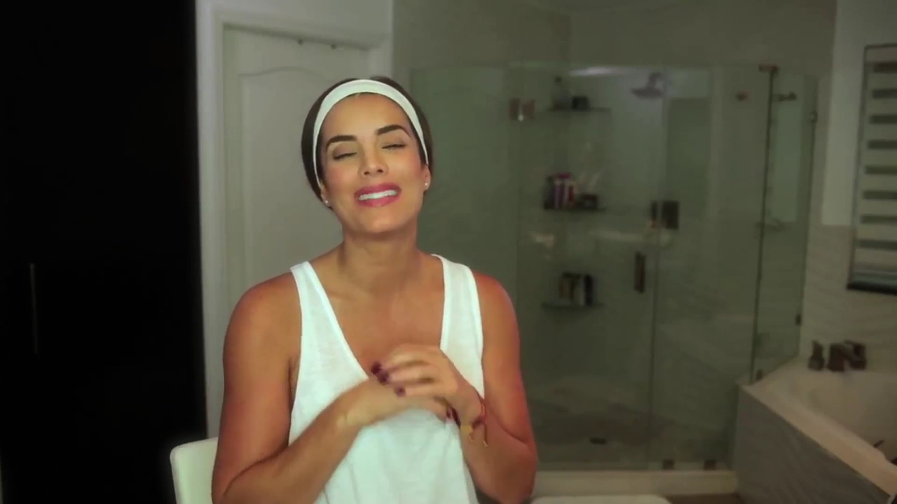 gaby - Gaby espino/გაბი ესპინო #17 - Page 4 MI_RUTINA_DE_NOCHE_GABY_AL_NATURAL_mp4_0000347