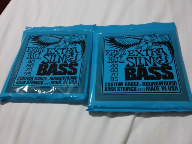 Jogo de Cordas Ernie Ball Extra Slinky 4 cordas Corda