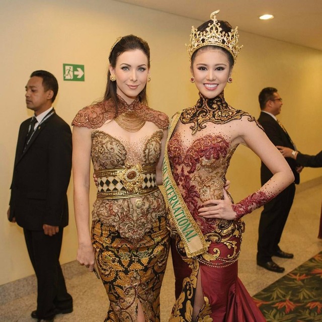 miss universe 2005 em indonesia.  17662253_1771134176535938_7282528924846784512_n