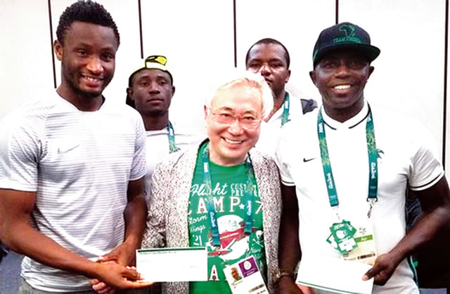 Japanese surgeon hands $390,000 to U-23 team Katsuya-Takasu-centre-with-Nigeria%E2%80%99s-Under-23-team-captain-Mikel-Obi-right-and-coach-Samson-Siasia%E2%80%A6on-Sunday