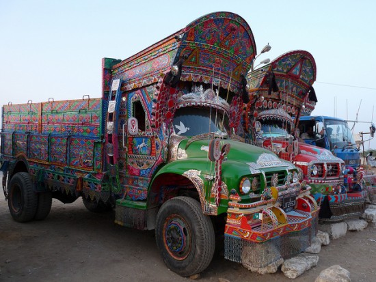 الشاحنات الباكستانية وفنون الزينة  Original