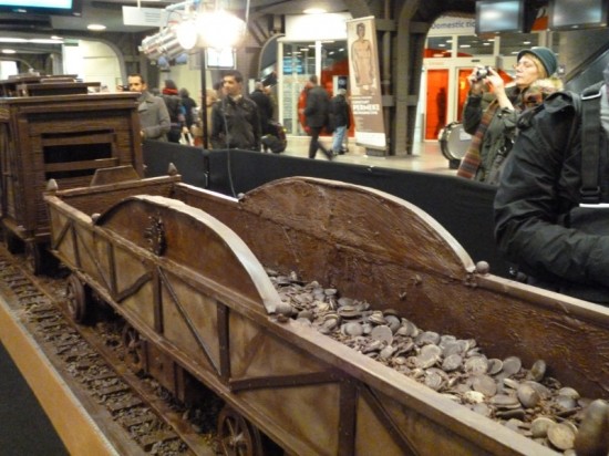ألبوم صور لأطول قطار في العالم من الشوكولاطة Original
