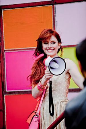 Bryce Dallas Howard pour Kate Spade... 011911-kate-one-341