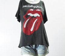 ازياااء روعه كوريه Black-tee-shirt-clothing-clothing-tshirt-indie-rock-lip-design-343775